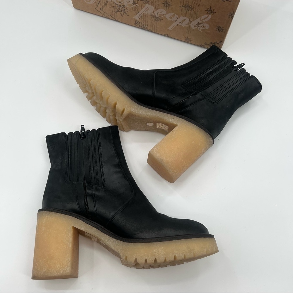 NWT Free People James Chelsea Black Boots Chunky Feels Ankle Booties 38.5 US 8.5 - Picture 13 of 16